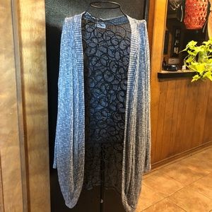 Gray cardigan w/ pockets. Sz L.